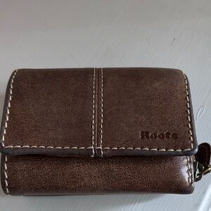 Roots rich mahogany leather tri fold Wallet